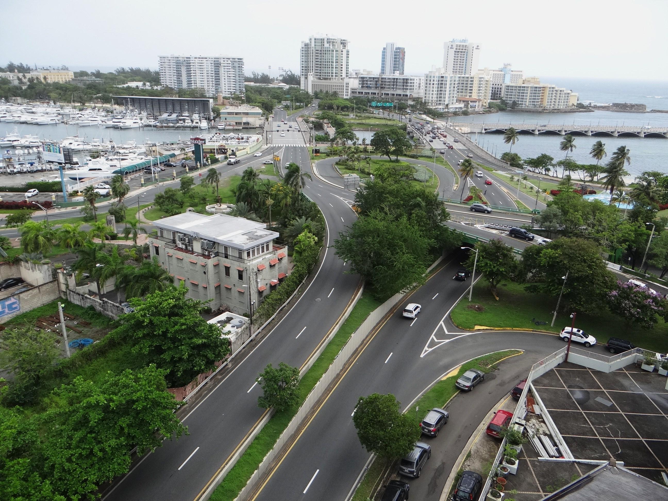 Vista desde la azotea del Edificio del Departamento de Justicia - San Juan (Miramar) - 2013 00019